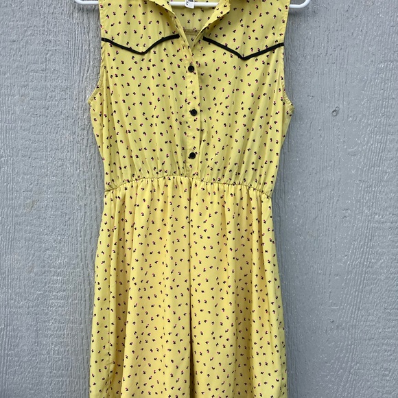 Gently worn, semi-sheer SUMMER dress. Buttons, seams & waist elastic in tact. - Picture 5 of 6